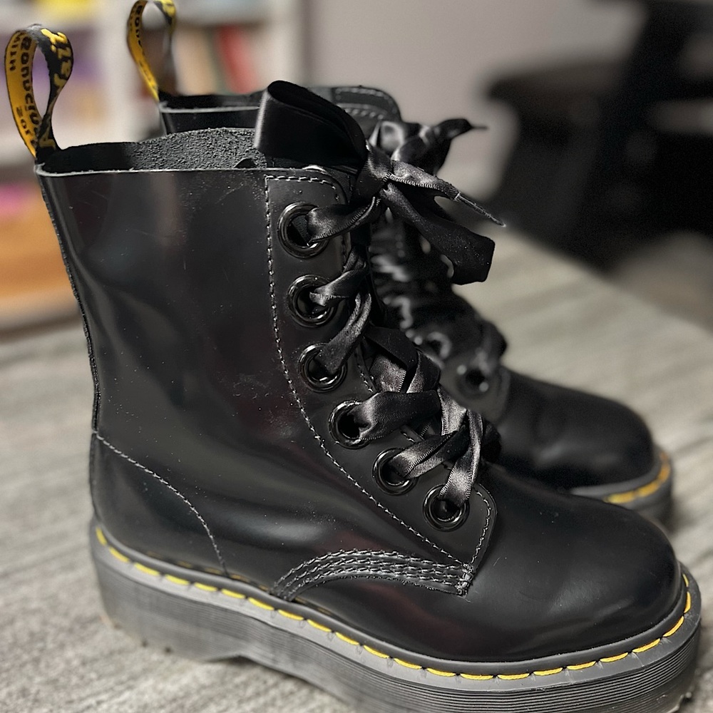 NWOT Molly Dr. Martens platform size 7